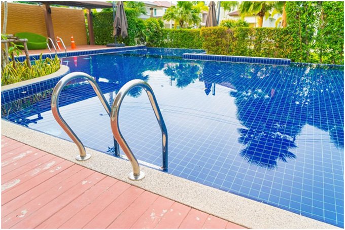 Pool Construction and Outdoor Living Spaces: The New Luxury Standard